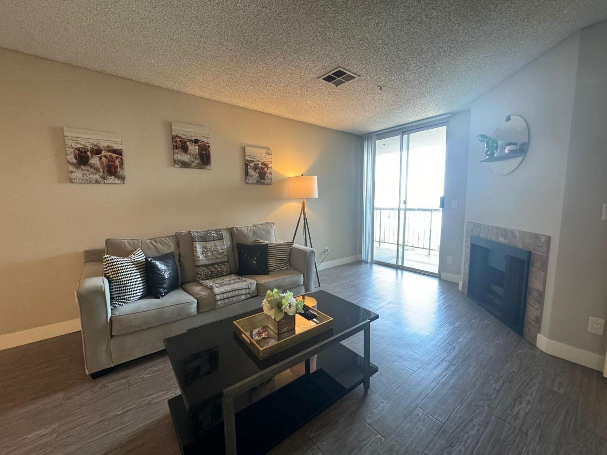 Incredible Two Bedroom Hollywood Apartments Free Parking Los Angeles Exterior foto