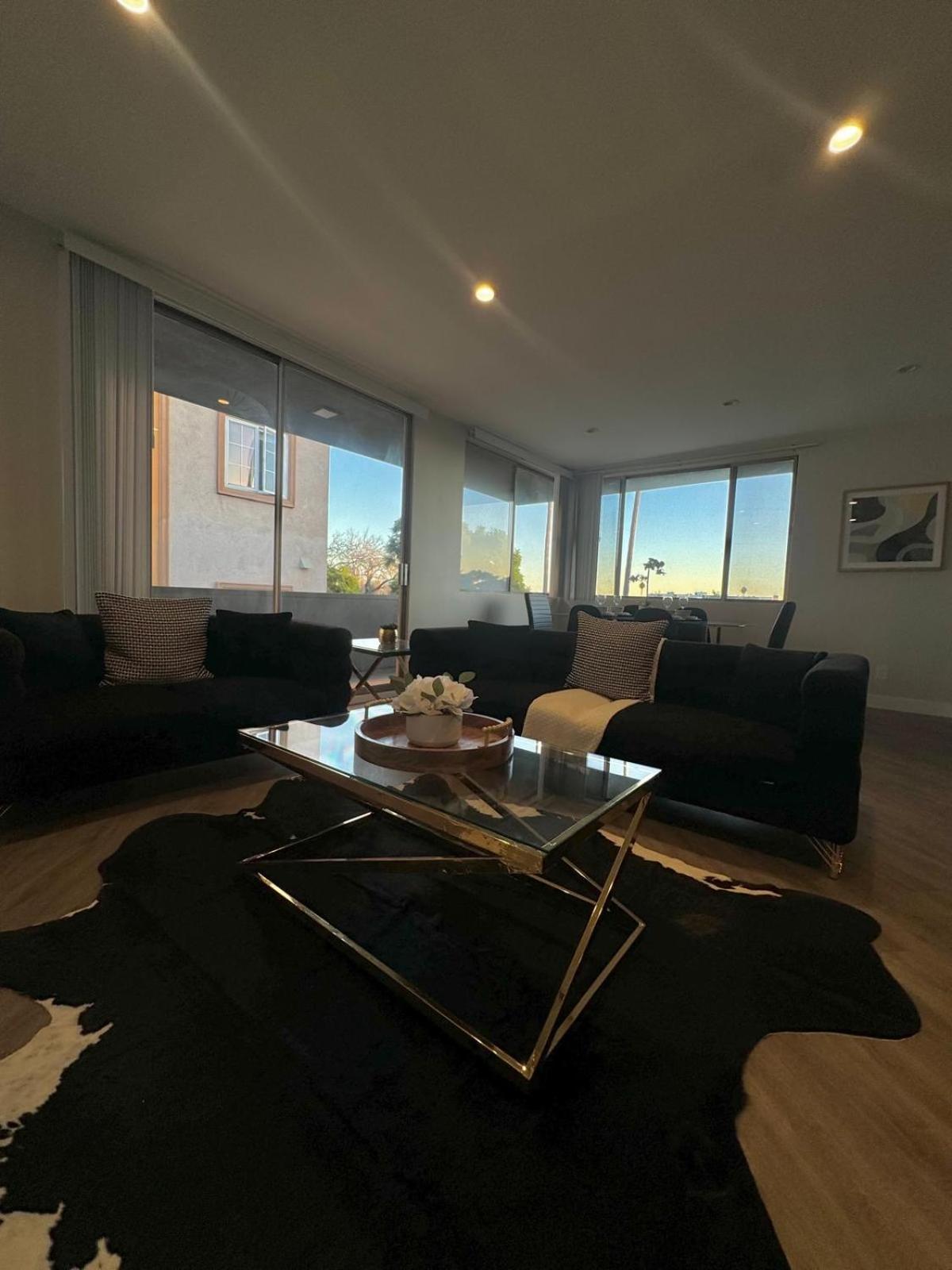 Incredible Two Bedroom Hollywood Apartments Free Parking Los Angeles Exterior foto